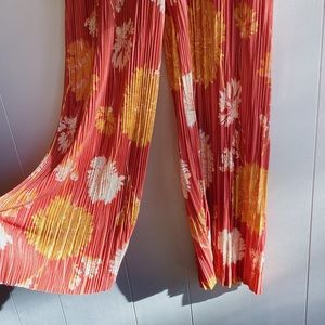 Flowy UO pants NWT